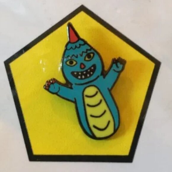 NWT Wormrah Grumble Toy Enamel Pin - Picture 3 of 5